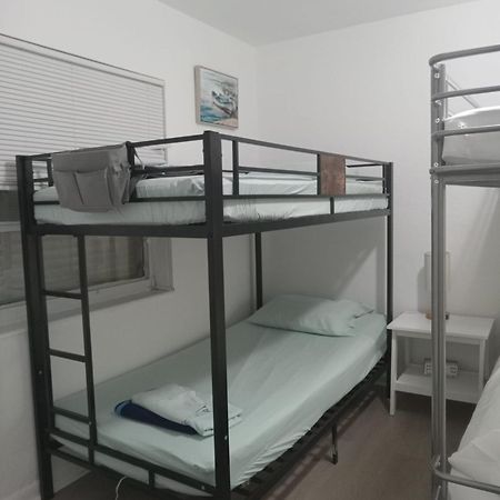 Hostel Beds & Sheets Fll Airport دانيا بيتش المظهر الخارجي الصورة