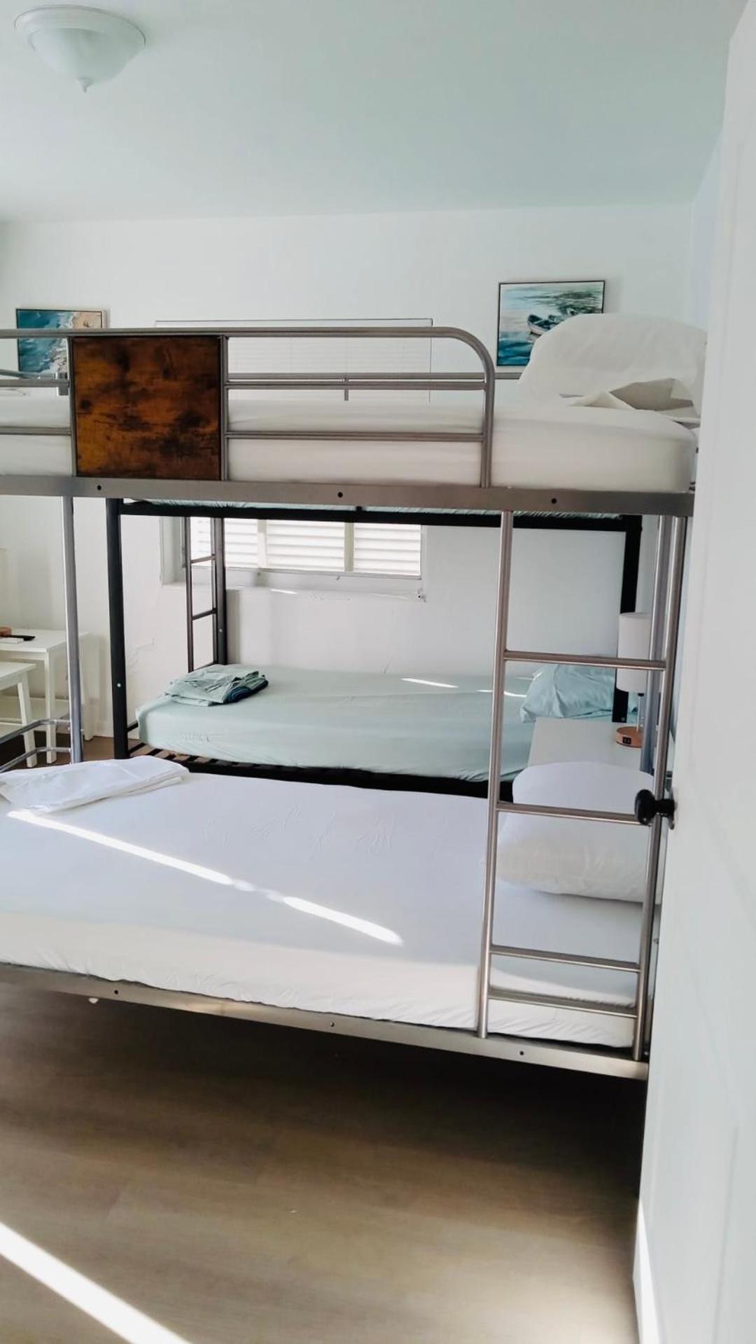 Hostel Beds & Sheets Fll Airport دانيا بيتش المظهر الخارجي الصورة