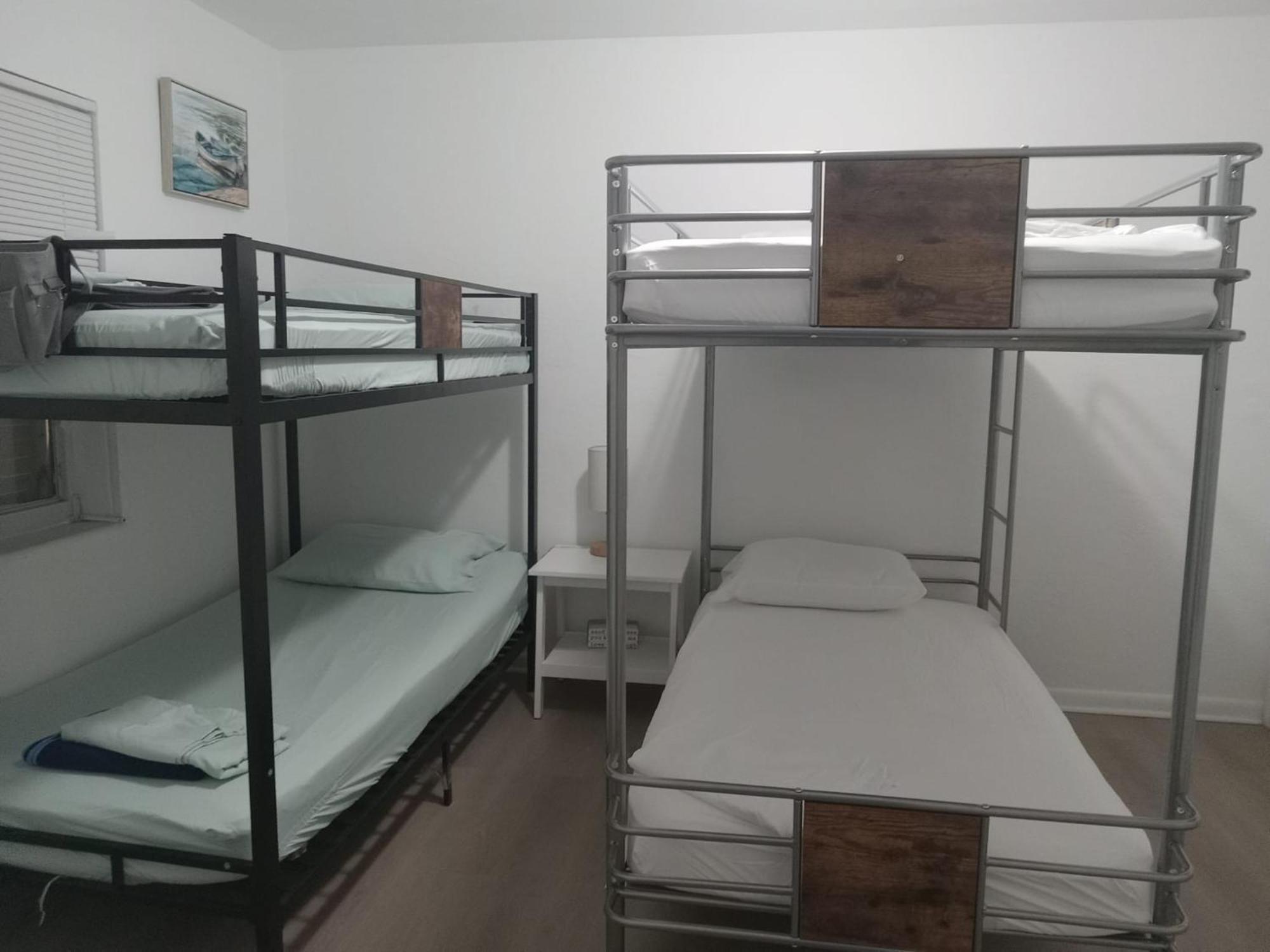 Hostel Beds & Sheets Fll Airport دانيا بيتش المظهر الخارجي الصورة